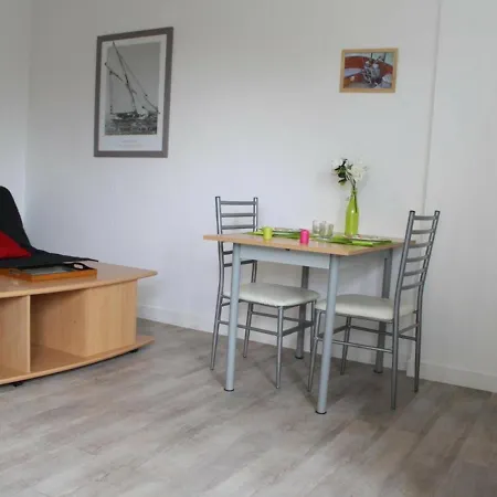 Apartment La Rochelle, 1 Piece, 2 Personnes - Fr-1-246-76 La Rochelle (Charente-Maritime)